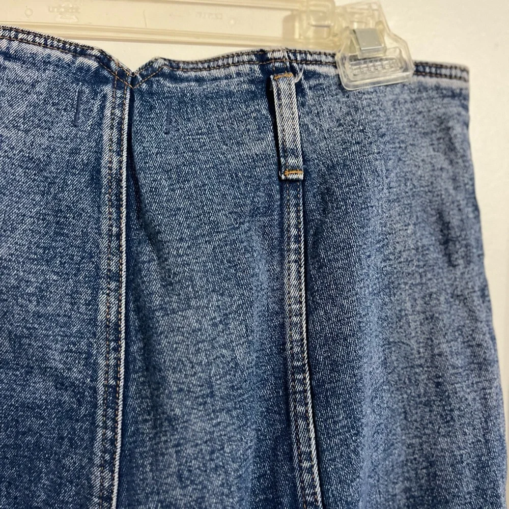 Abercrombie & Fitch Ultra High Rise Mom Jeans - size 12 - Picture 5 of 7